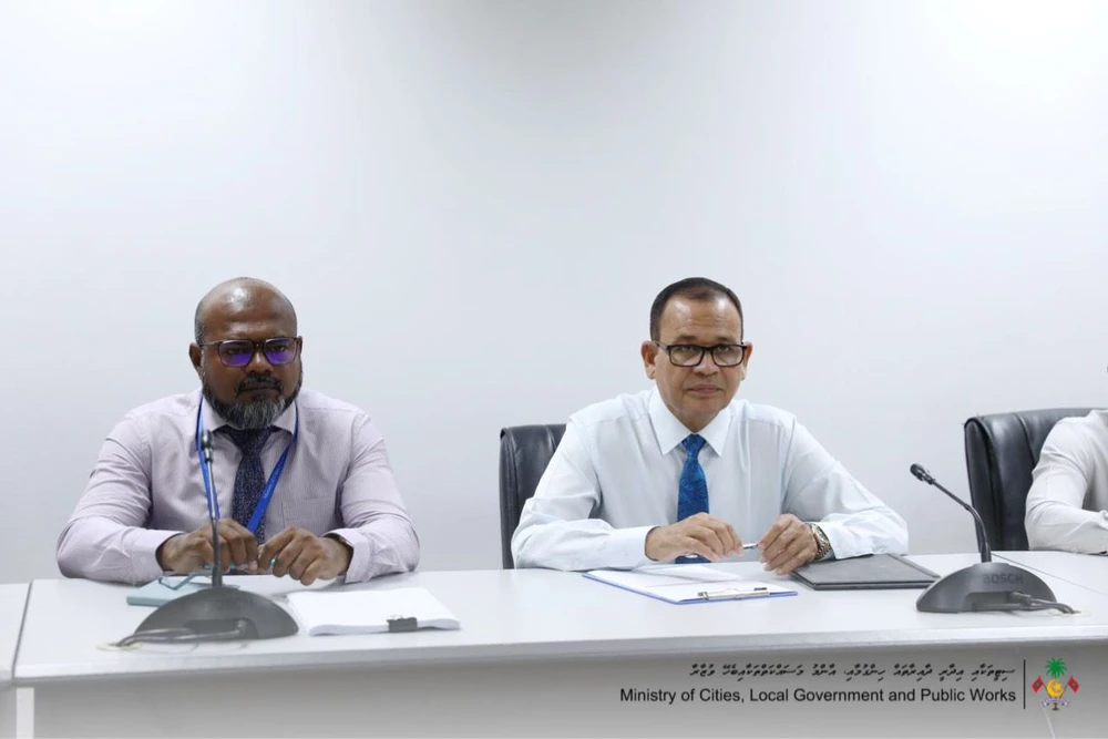 photo for ރ.އުނގޫފާރު ކައުންސިލާއެކު ވަޒީރު އާދަމް ޝަރީފު ޢުމަރު ބޭއްވެވި ބައްދަލުވުން.